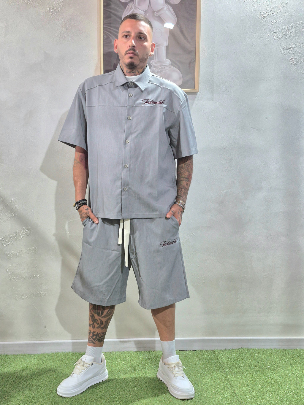Coordinato Oversize Camicia + Shorts Ricamo Indomable- Grigio / Ricamo Bordó