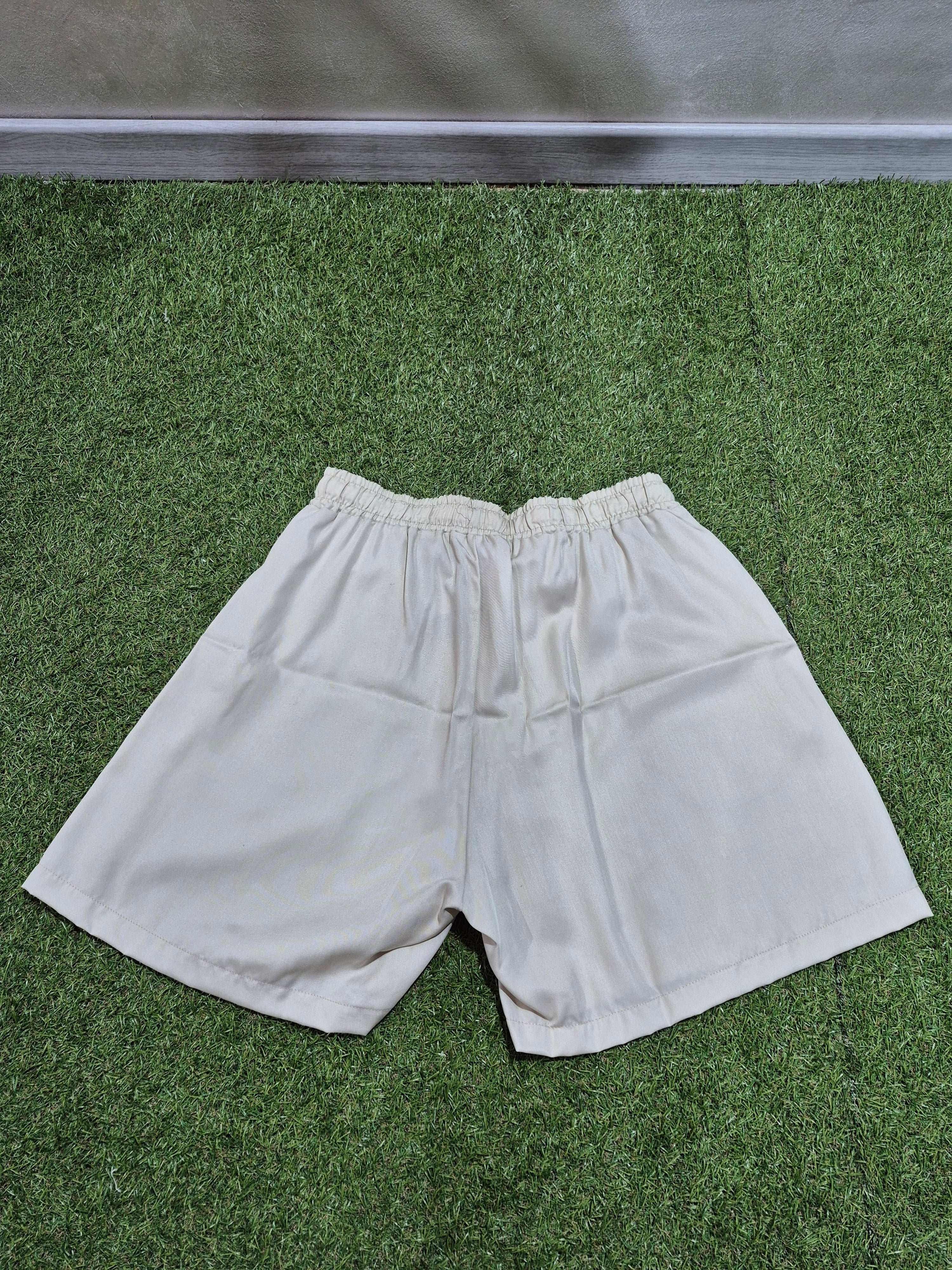 Essential Minimal Shorts Beige -            Disponibile solo in XXL