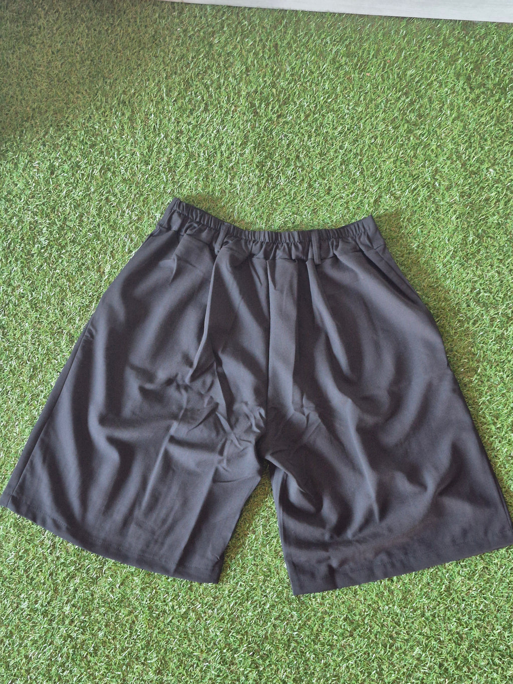Bermuda Uomo Oversize a Pinces – Vestibilità Relaxed | Marrone/Nero