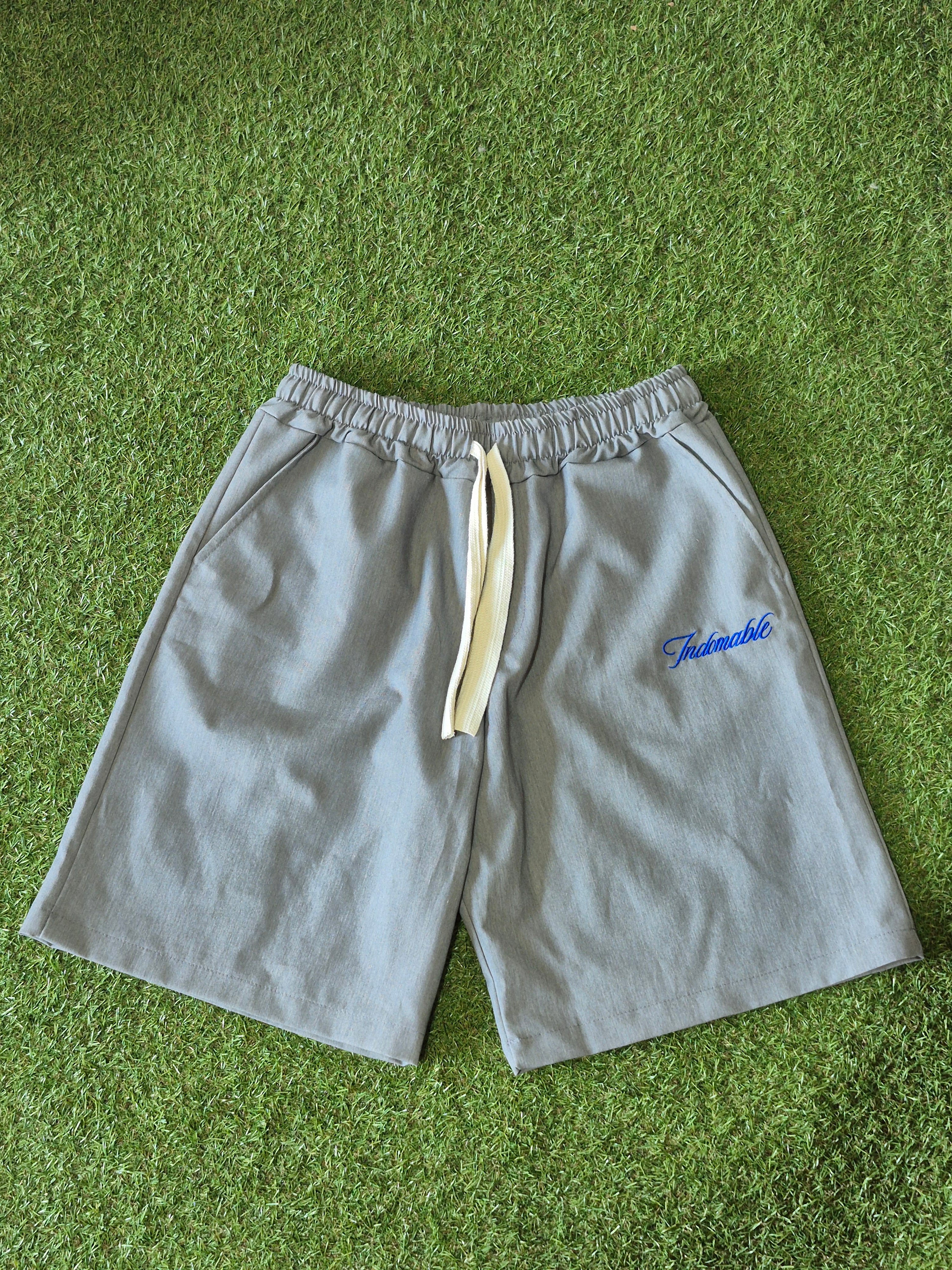 Shorts Indomable – Grigio / Ricamo Blu