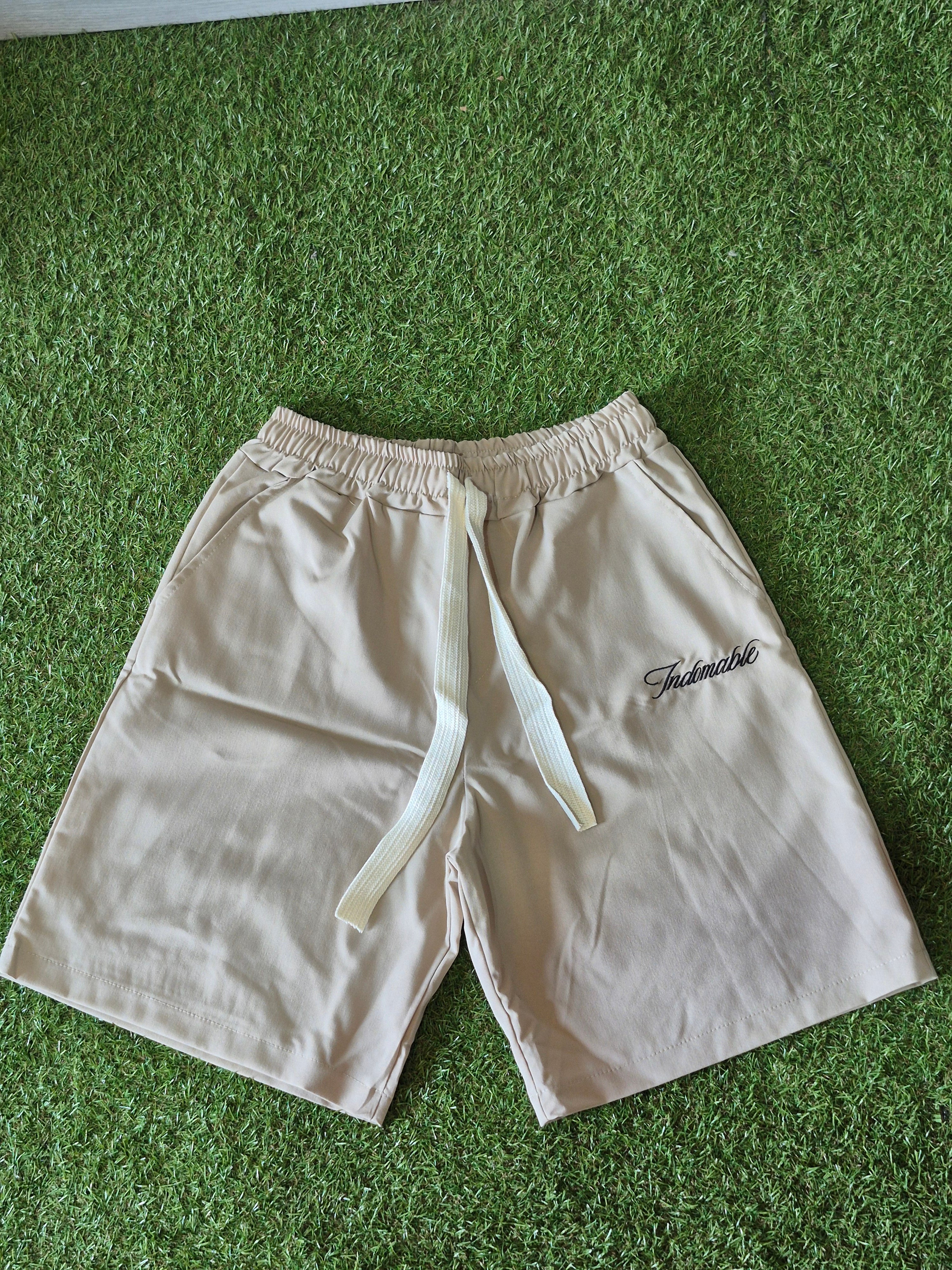 Shorts Indomable – Beige / Ricamo Nero