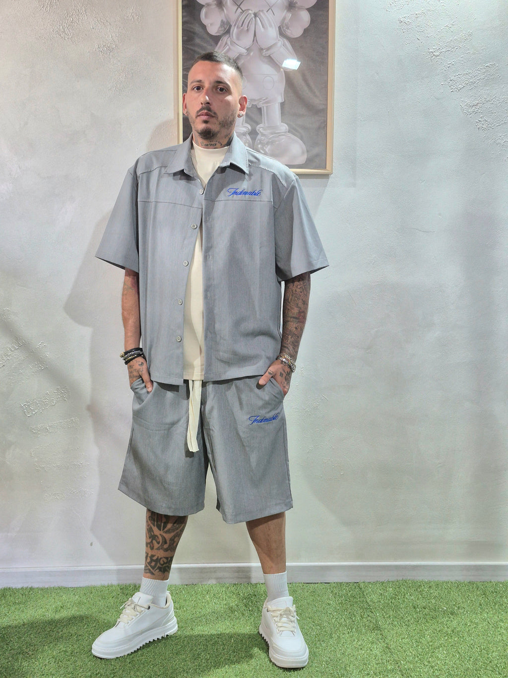 Coordinato Oversize Camicia + Shorts Ricamo Indomable- Grigio / Ricamo Blu Elettrico