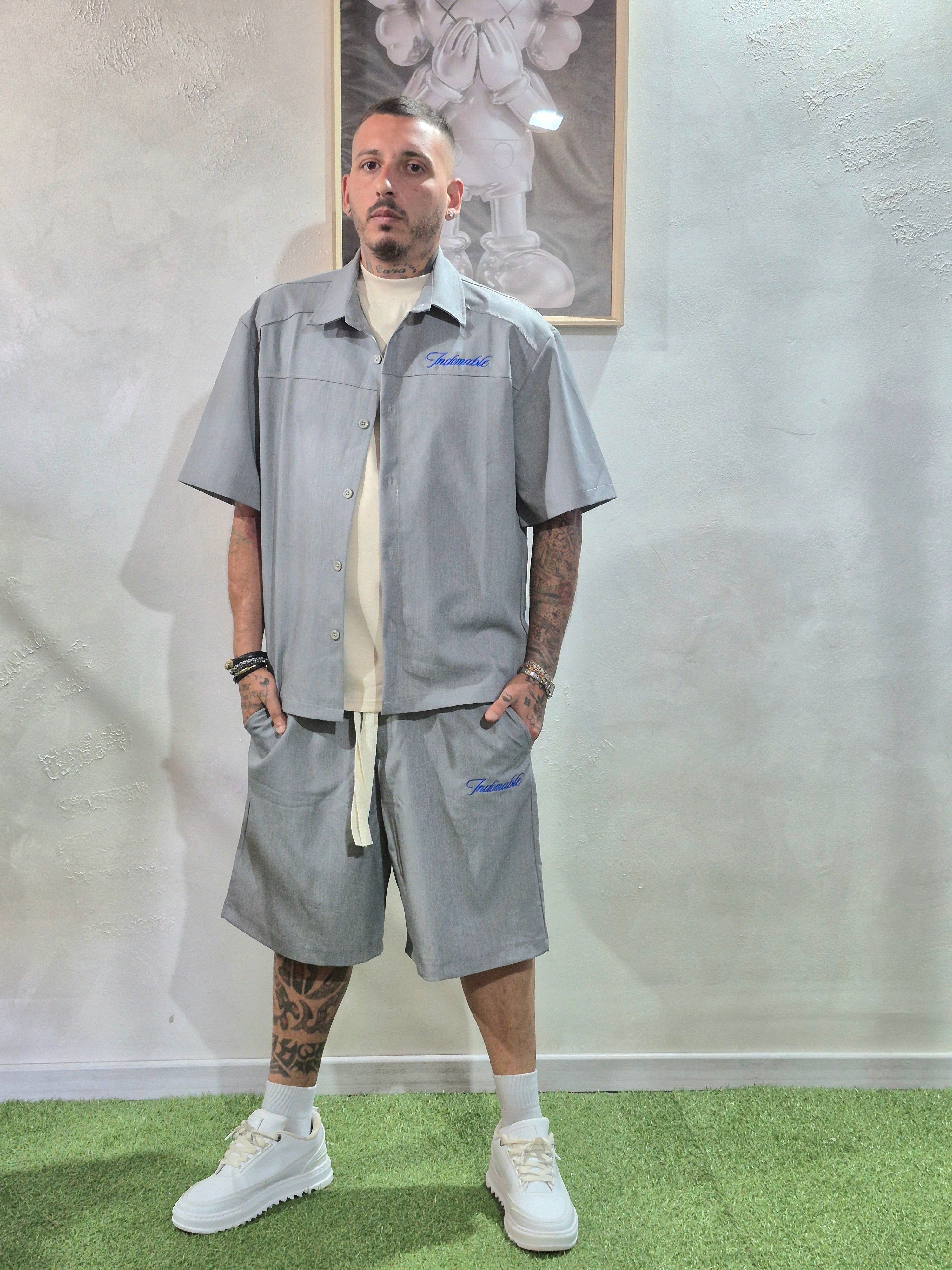 Coordinato Oversize Camicia + Shorts Ricamo Indomable- Grigio / Ricamo Blu Elettrico
