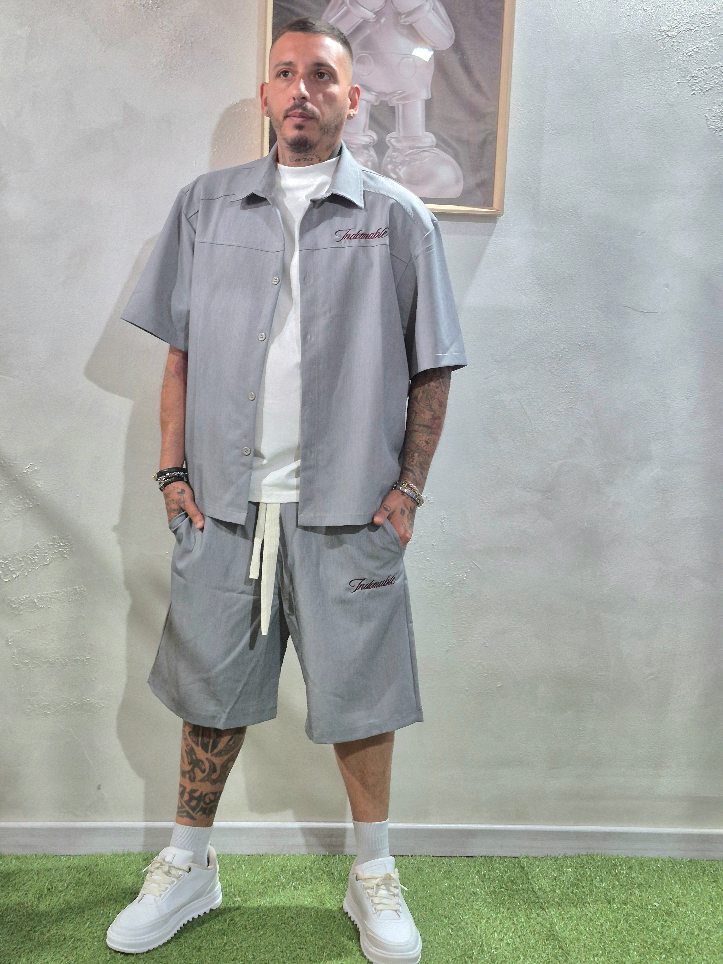 Coordinato Oversize Camicia + Shorts Ricamo Indomable- Grigio / Ricamo Bordó